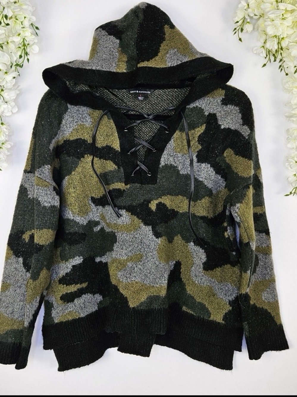 Rock & Republic Black and Gray Textured Knit Sweater